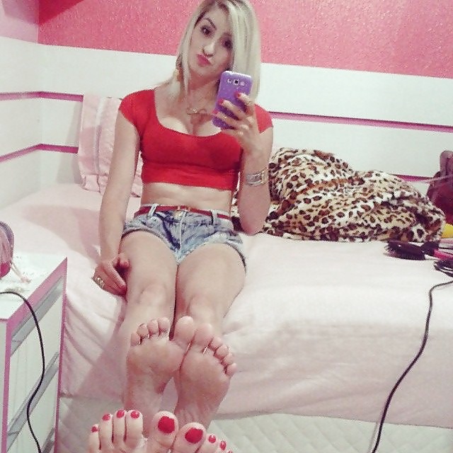Suckable Red Toes eduaarda meeelo instagram #40023838