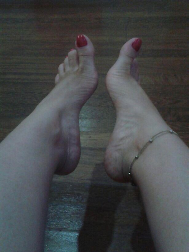 Suckable Red Toes eduaarda meeelo instagram #40023854