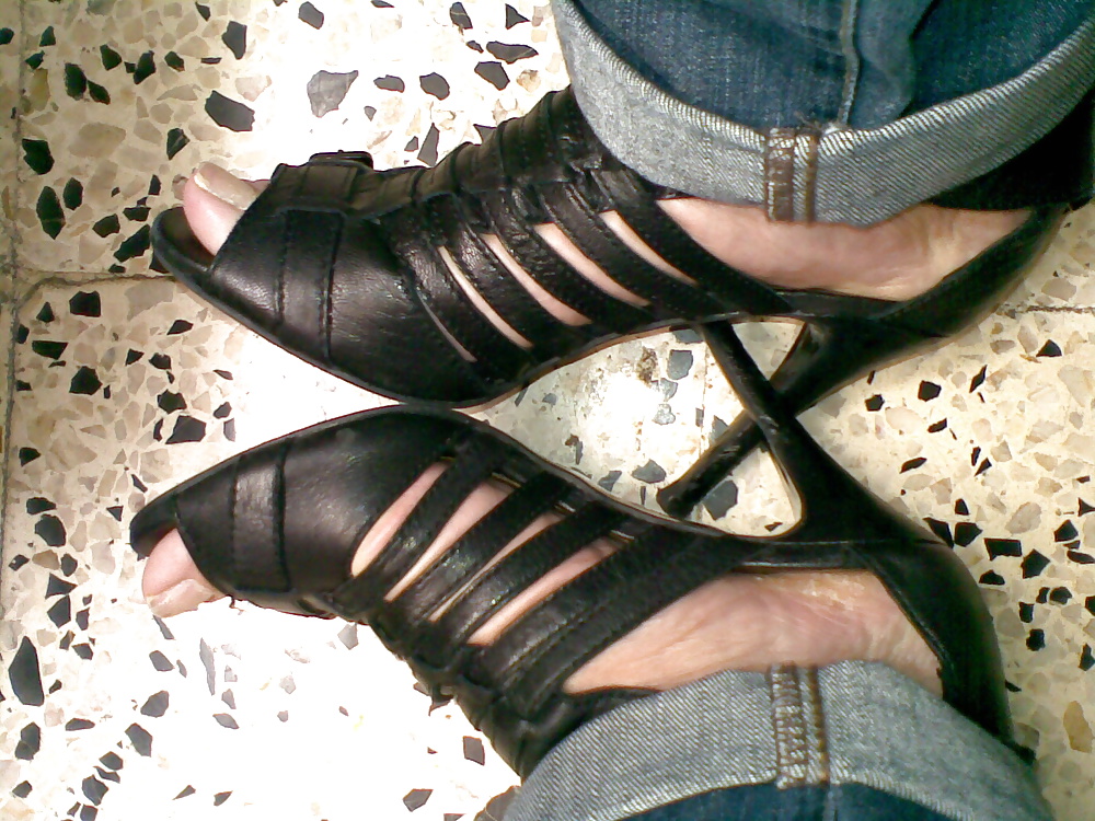 ¡Llevando sandalias de zara!
 #33180308