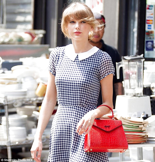Taylor Swift Enjoying Some Alone Time In NYC #33148443