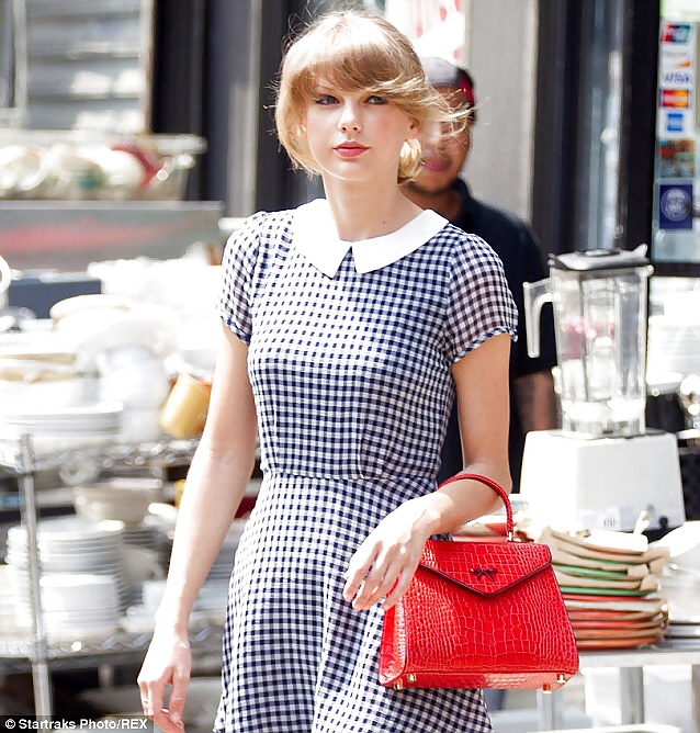 Taylor swift che si gode un po' di tempo da solo a nyc
 #33148443