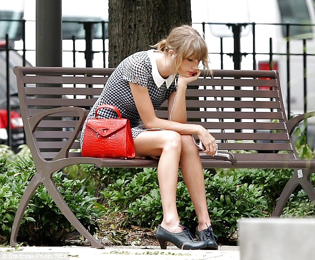 Taylor Swift Enjoying Some Alone Time In NYC #33148455