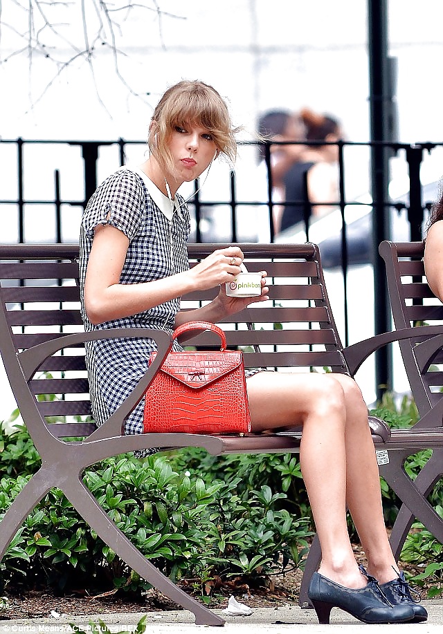 Taylor Swift Enjoying Some Alone Time In NYC #33148473