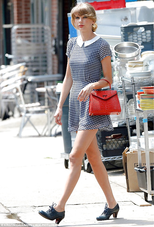 Taylor Swift Enjoying Some Alone Time In NYC #33148478