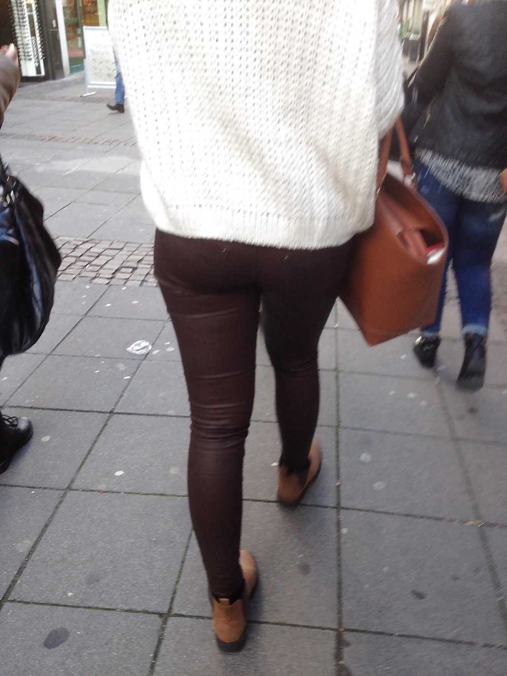 Ass Franc Dans Un Pantalon En Cuir - Voyeuse #36552669