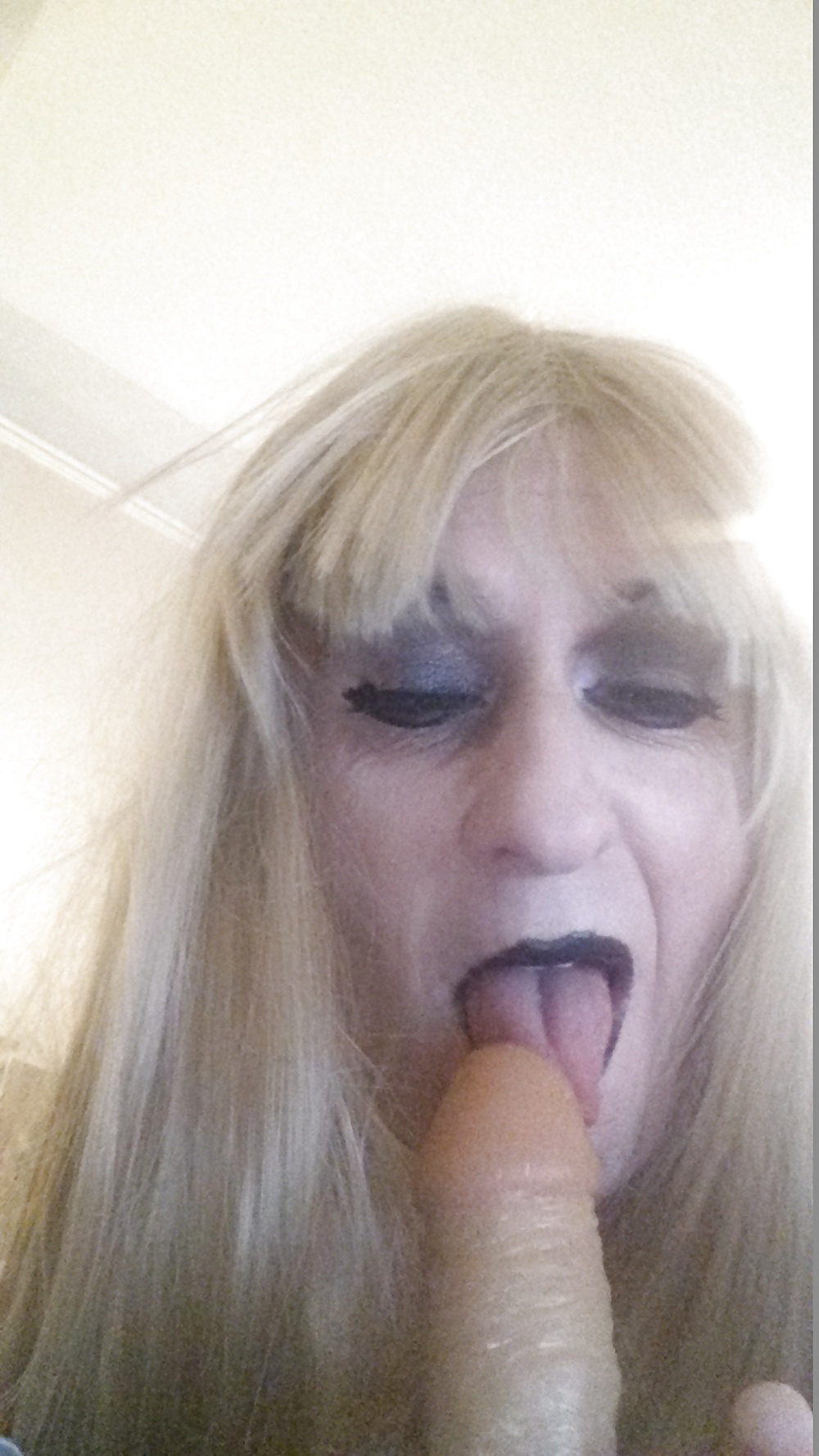 Más de mí con el lápiz labial negro en
 #41006997