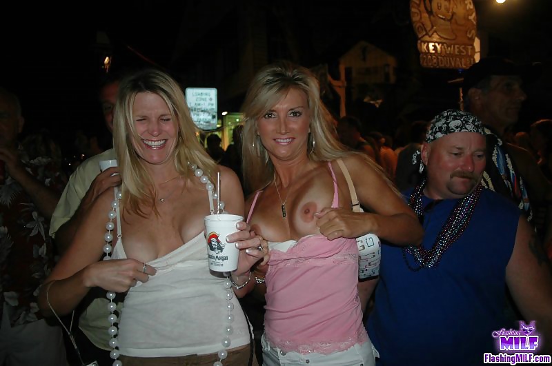 Amateur matures out and about with their tits hanging out 7 #26524108