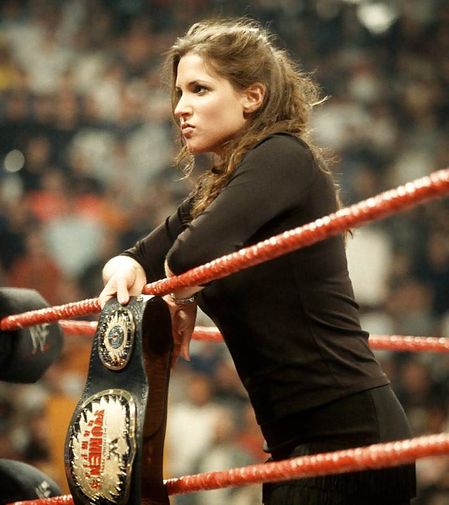 Stephanie McMahon In Aktion #31526210