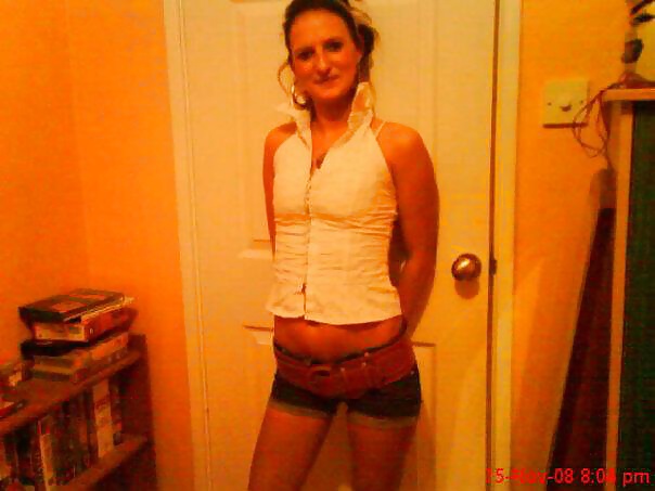 Skinny Chav mom aged 26 from Hull British , English, UK #39395878