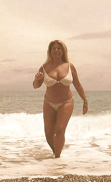 Busty Milf on Holiday #30153065
