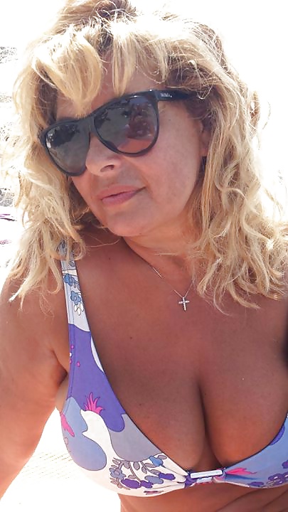 Busty Milf on Holiday #30153075