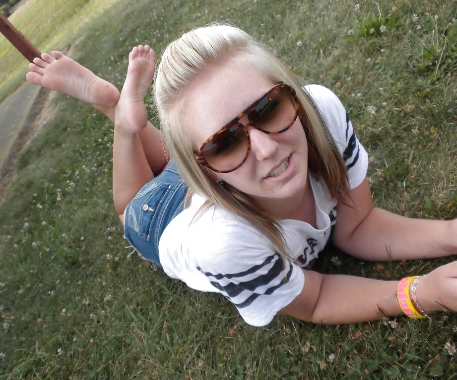 Más pies
 #28923167