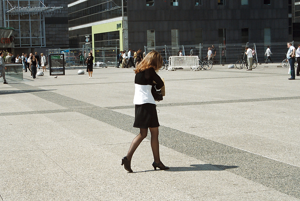 Stocking girls in public. Paris, june 2008 #35789418