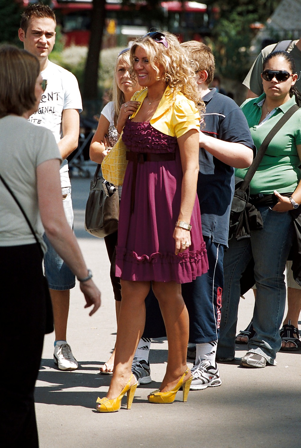 Stocking girls in public. Paris, june 2008 #35789462