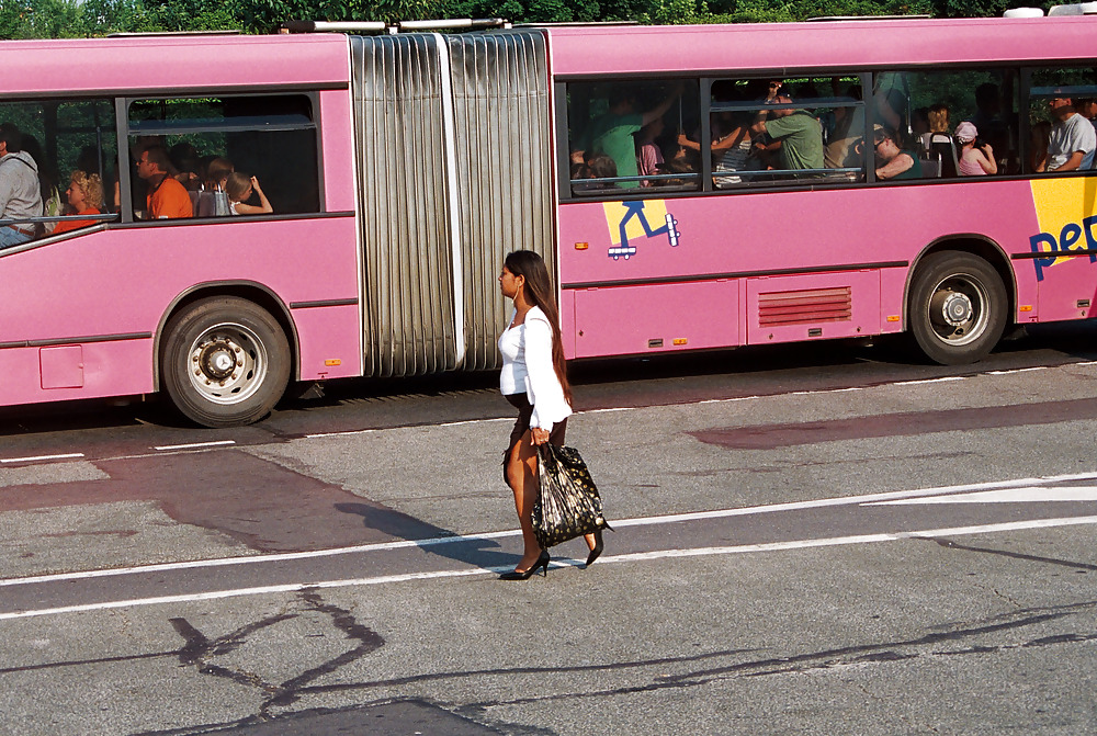 Mädchen In Der Öffentlichkeit Auf Lager. Paris, Juni 2008 #35789488