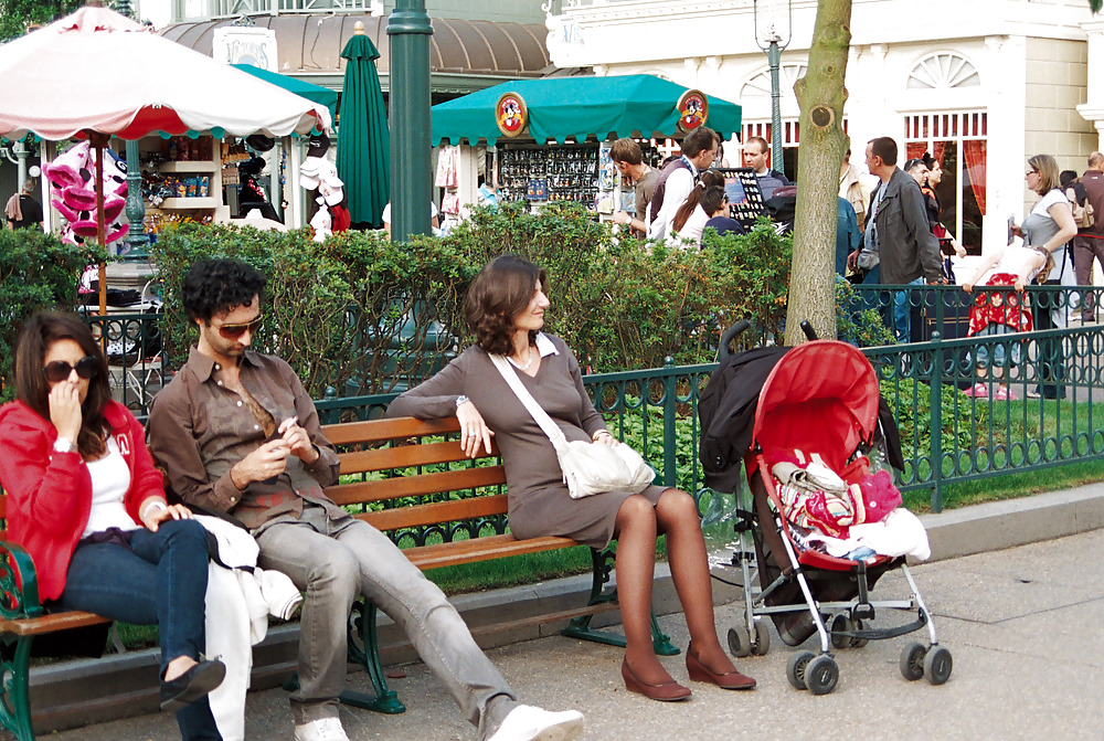 Stocking girls in public. Paris, june 2008 #35789508