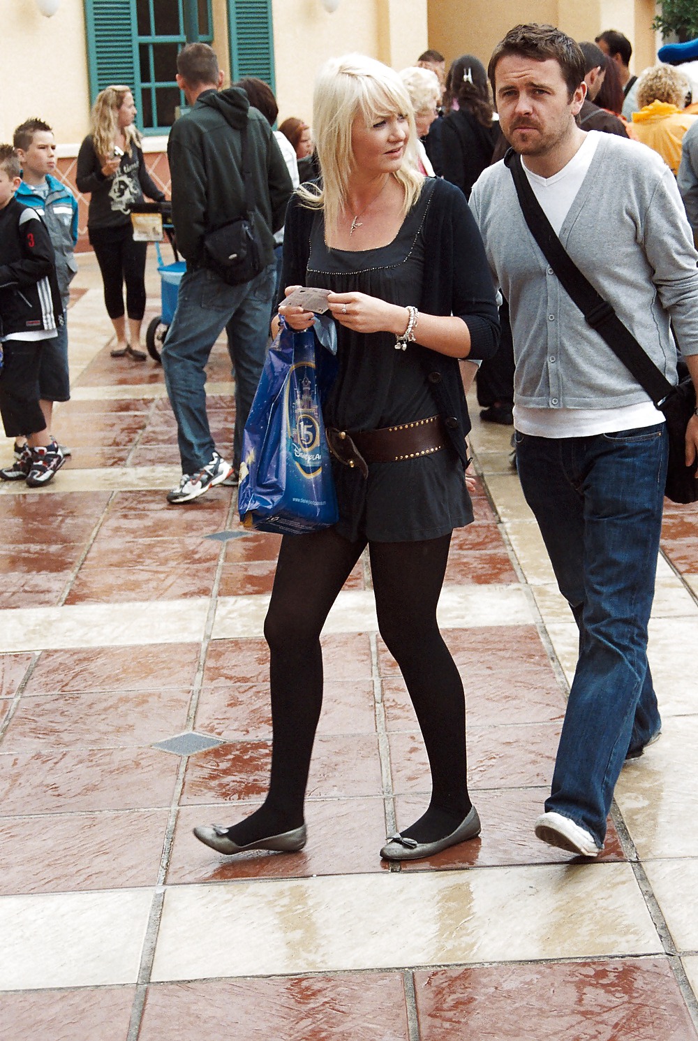 Stocking girls in public. Paris, june 2008 #35789518