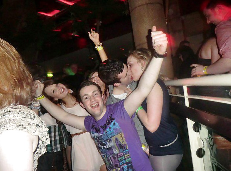 Putas irlandesas de clubes nocturnos y festivales 
 #23274034