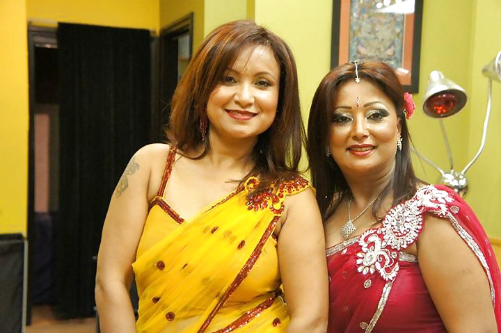 Mrs mahat (madre nepalí super sexy)
 #39133814