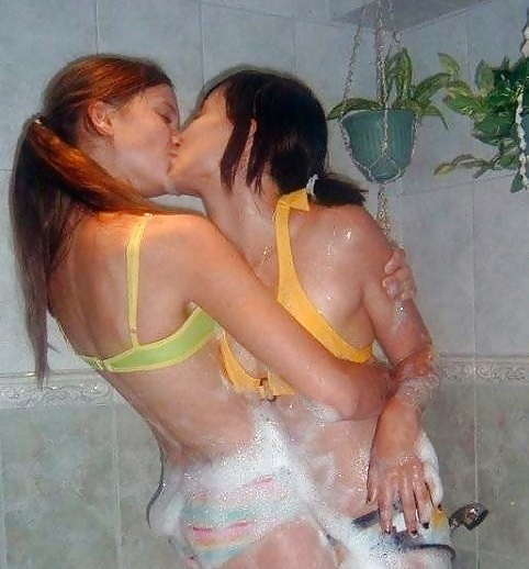 Chicas besando chicas
 #38666541