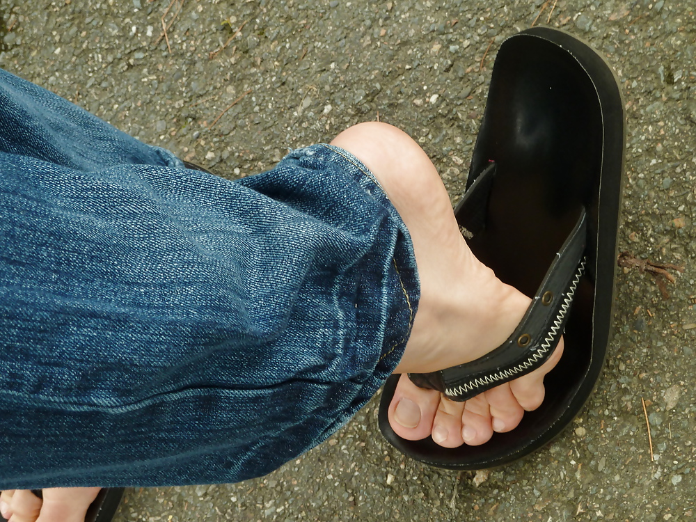 私のセクシーな足を見せる 
 #37602040