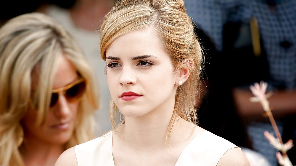Emma Watson Smokin Tapeten! #24620613