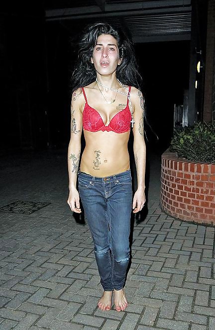 Amy winehouse
 #35001960