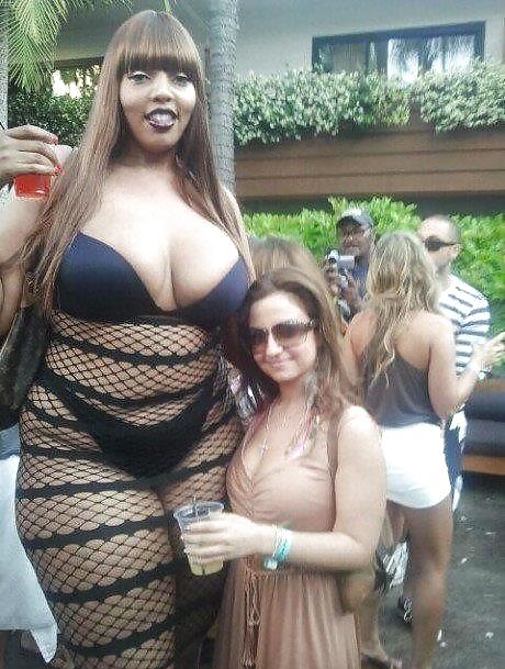 Giant Black Women !!! Amazing