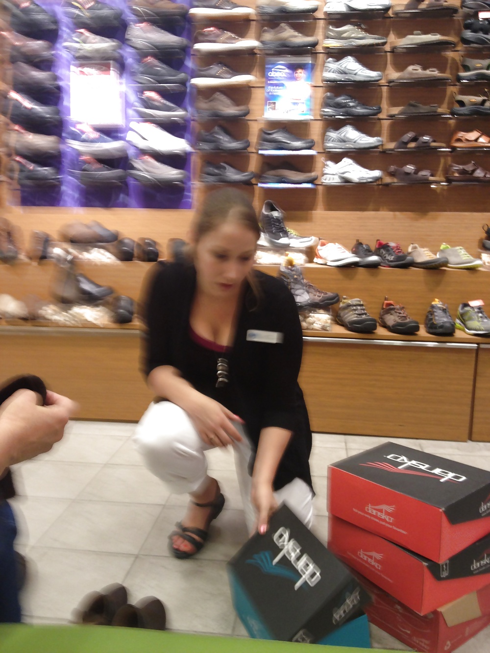 Candid Downblouse Cleavage Sell Shoes #32717266