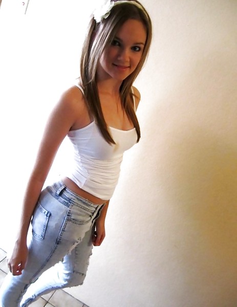 Babes in jeans
 #26007304