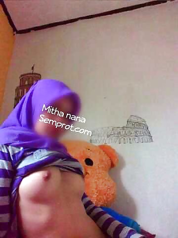 Indonesia- cewek jilbab mitha nana #40192232