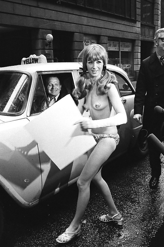Acción topless en nueva york 1971-año
 #40231725