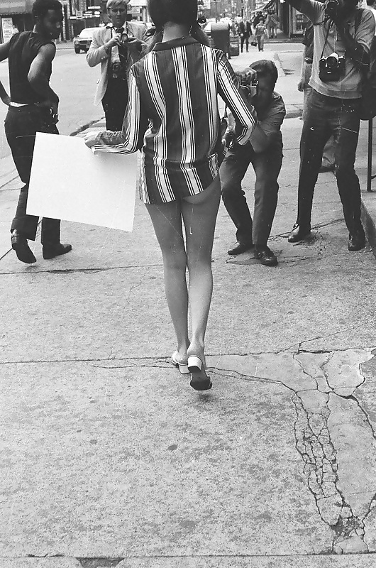 Acción topless en nueva york 1971-año
 #40231755