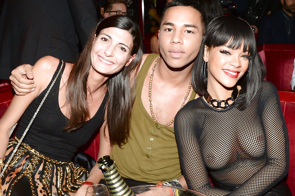 Rihanna, Nippel See-through Netzs Paris 2014 - Fahrräder #35270588