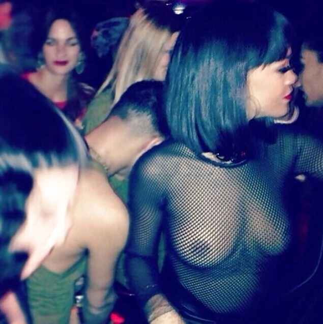 Rihanna: capezzoli see-through fishnet Parigi 2014 - ameman
 #35270599