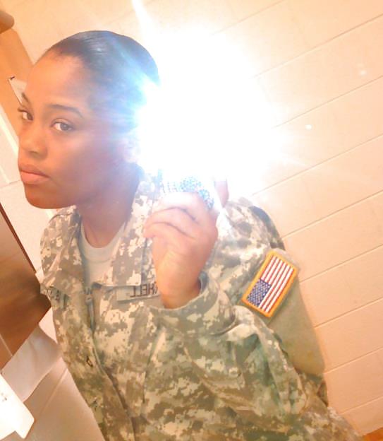 Heiße Frauen Im Militär #23669144