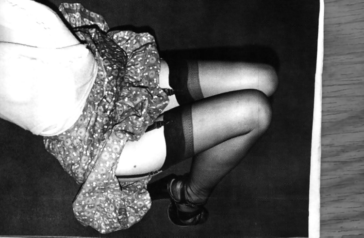 La Jeune Femme Commence 1970 Posant #31637017