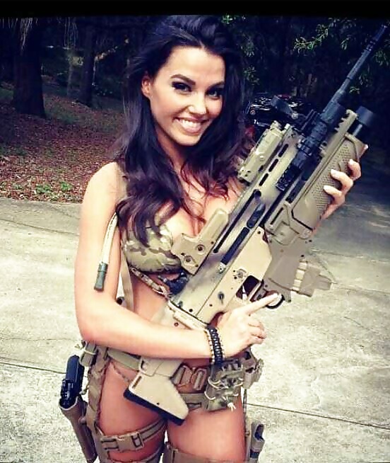 Very hot girl with gun - #32965572