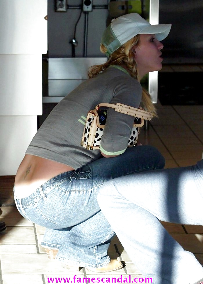 Britney A La Silhouette Parfaite Pour Le Bas-ride Jeans Serrés. #35352406