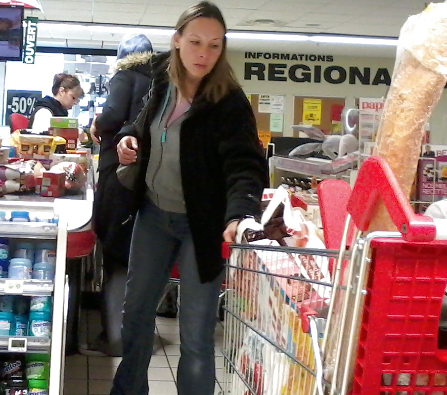 Salope au supermarket #31748382
