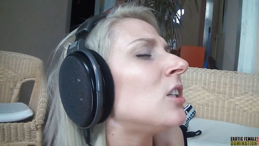 Blonde wearing headphones while having sex #33686248