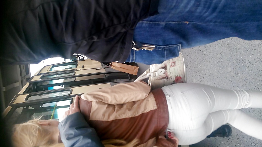 Turco sarisin citir kot adeta gotune yapismis
 #26254056