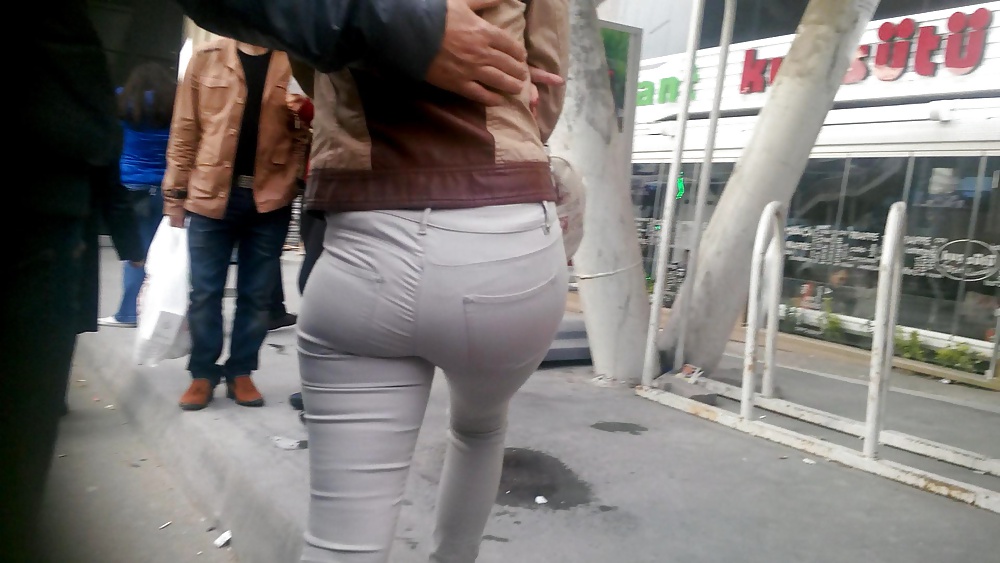 Turco sarisin citir kot adeta gotune yapismis
 #26254094