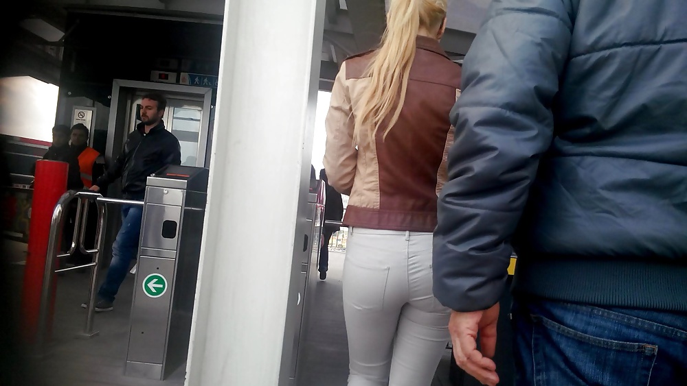 Turco sarisin citir kot adeta gotune yapismis
 #26254100