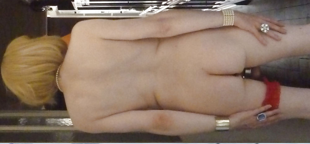 Sophie presque nue ...
 #37504053