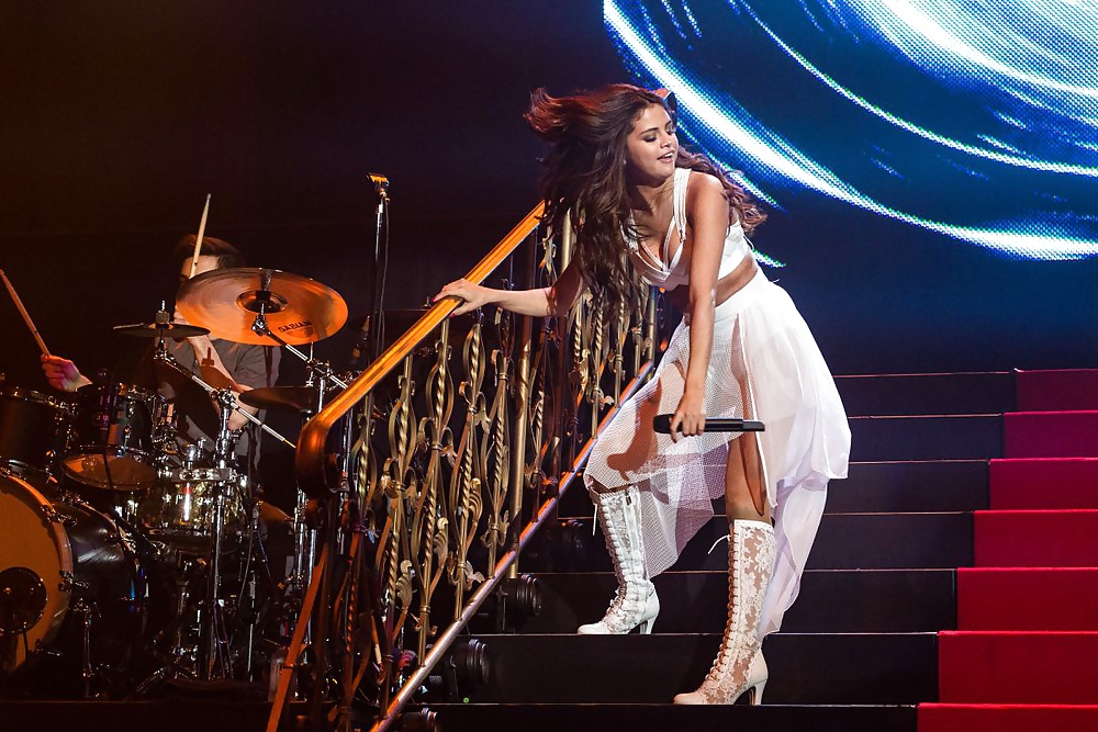 Selena Gomez - Celeb Le Plus Chaud Baiser 2014 #25823211