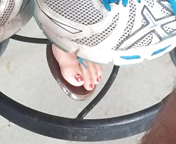 Candid feet and toes #28101119