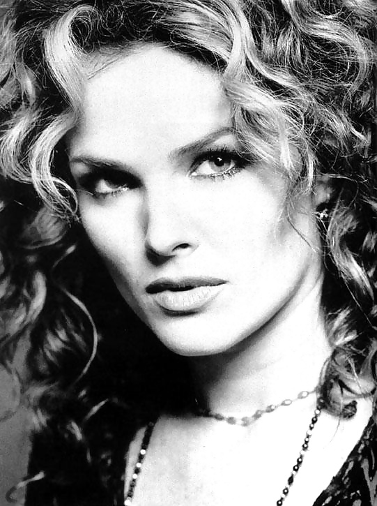 Dina Meyer