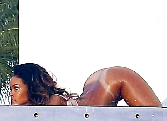 Rihanna ass.... #25577246