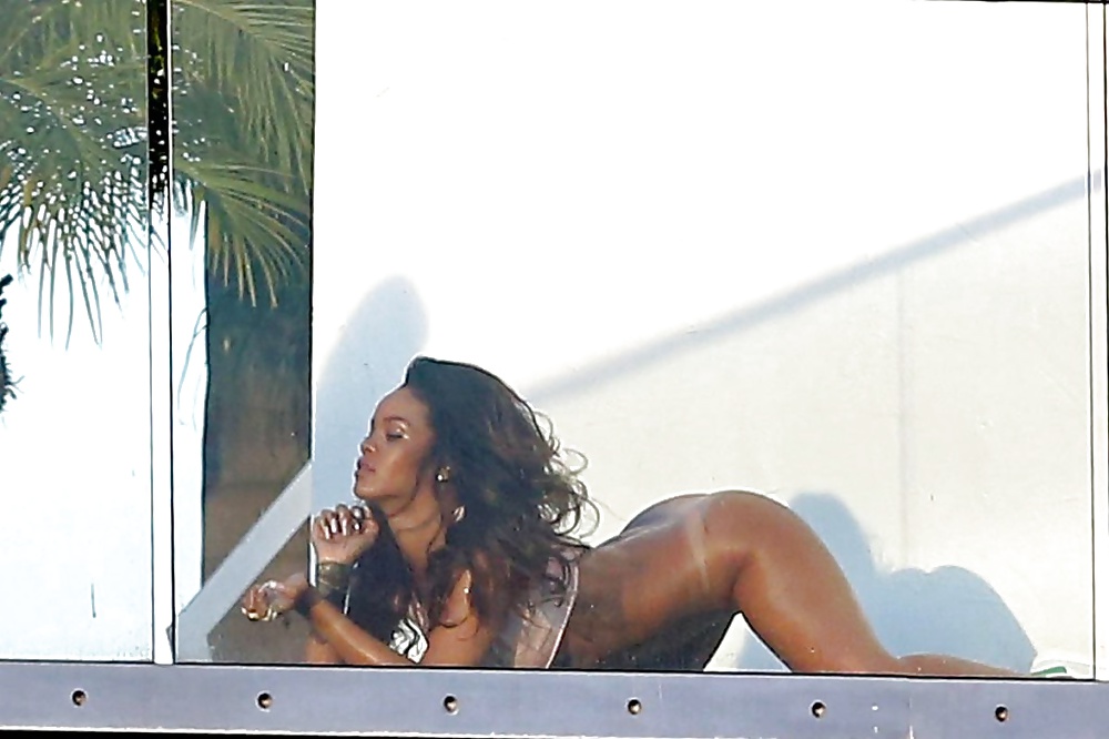 Rihanna ass....
 #25577260